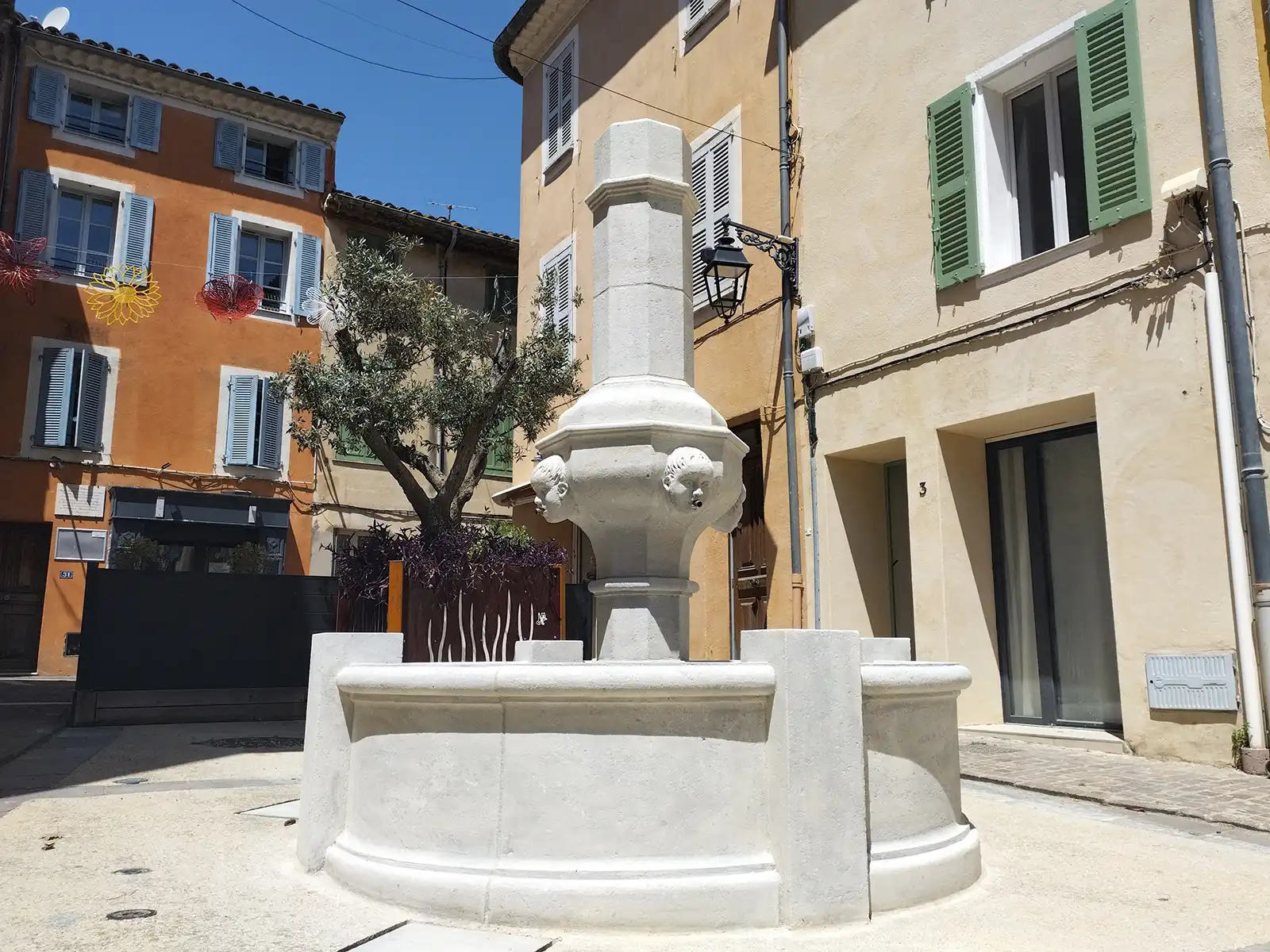Fontaine-de-village-Roquebrune-sur-Argens-travail-sur-mesure-Vincent-Durupt-02 Fontaine de village - Roquebrune-sur-Argens travail sur-mesure Vincent Durupt